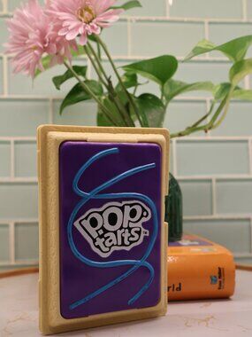 2010 Kellogg’s Pop-Tarts Wild Berry Pastry Hold To-Go Case Container